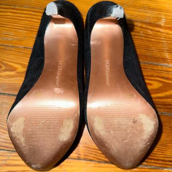 BCBGeneration BG-Parade Black Leather Reptile Texture Heels - Picture 8 of 10